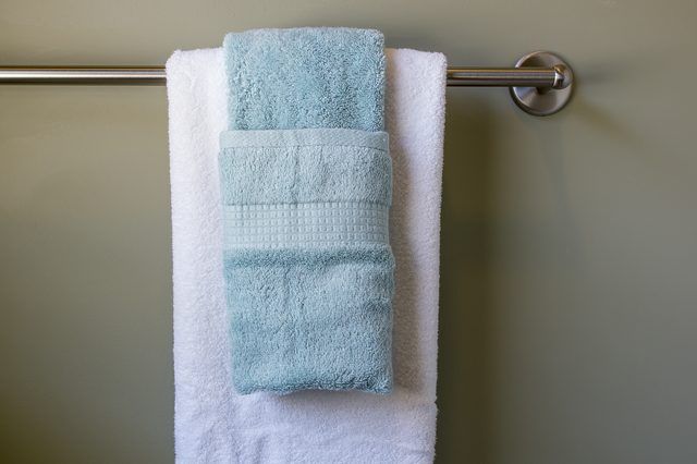 How To Display Decorative Bath Towels 2549