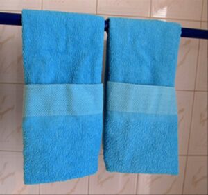 How to Fold a Bath Towel With a Pocket