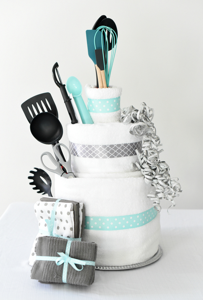 How to Make a Bath Towel Wedding Cake 1418