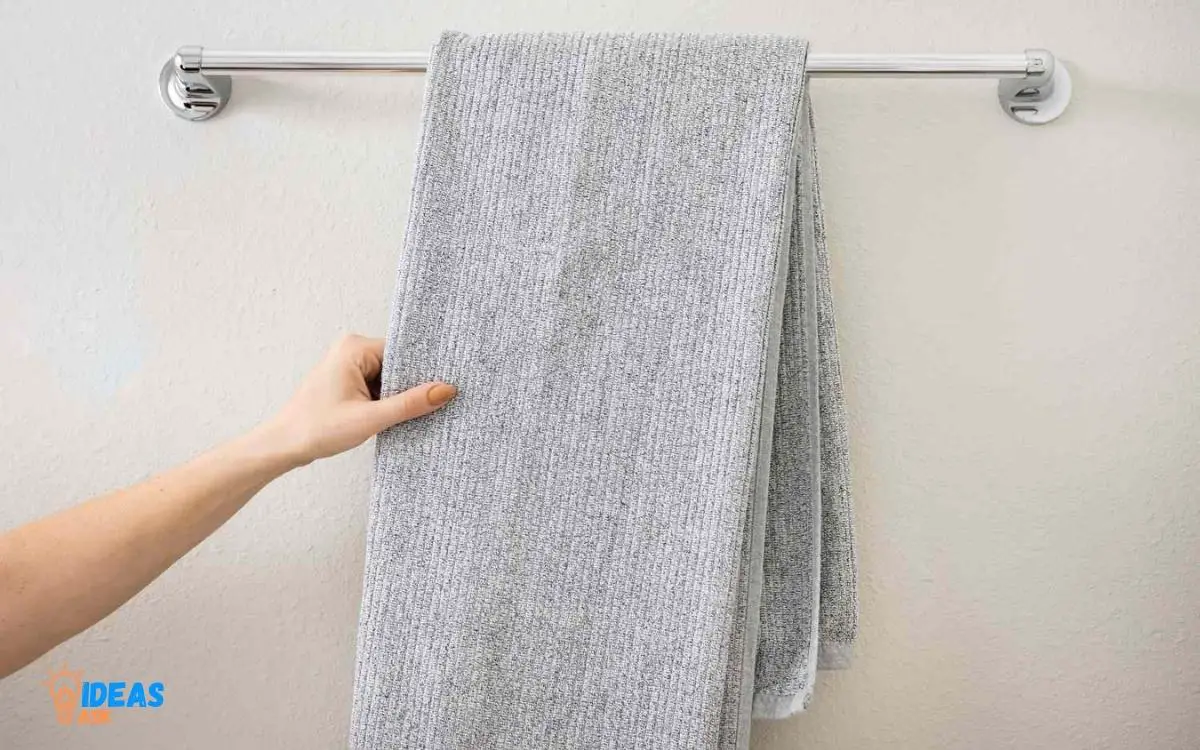 How to Fold Bathroom Hand Towels for Hanging